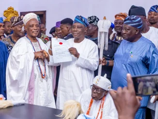 Ladoja receives beaded crown from Olubadan