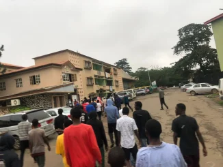 UI students begin fresh protest over increment of school fees [PHOTOS]