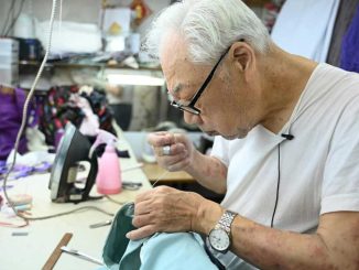 Hong Kong cheongsam master in the mood to retire after 75 years