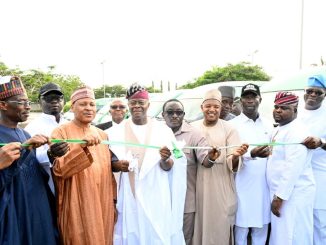 Federal Gov't Distributes 64 CNG Buses To Civil Servants, Students