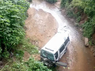 18-seater bus plunges into Kinnira river in Ogbomoso