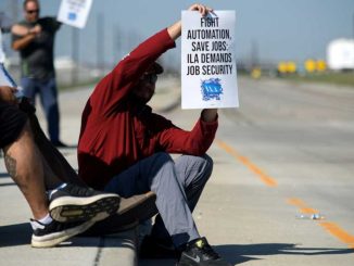 US dockworkers to head back to work after tentative deal