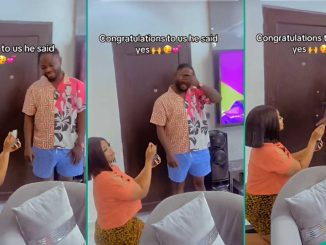 Lady Kneels To Propose To Her Man, Many React as He Accepts Her Ring in Viral Video