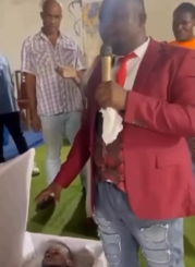 Viral Clip Of A Pastor Resurrect!ng A Young Man Sp@rks Discourse Online (WATCH)