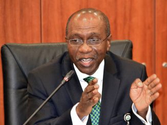 Yana jefa kansa a cikin zargi - Yan Najeriya sun mayar da martani kan sakon Akande game da Emefiele
