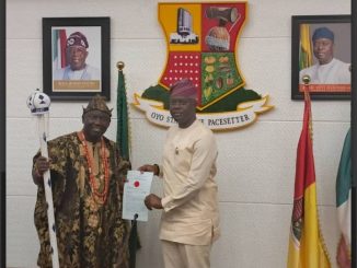 Makinde Presents Staff, Certificate Of Office To New Alaafin 