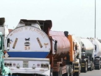 Days After About 200 Persons Died In Jigawa Tanker Explosion, Nigerians Scoop Fuel From Another Fallen Tanker In Cross River (Video)