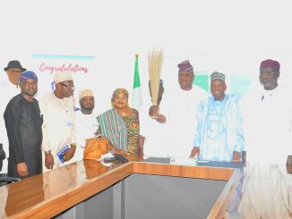 Ex-Army Colonel Adegbola, Others Join APC In Oyo