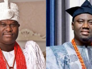 Mixed reactions as Alaafin of Oyo refuses to stand to greet Ooni of Ife