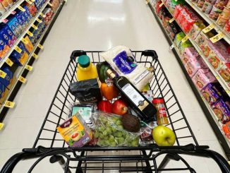US retail sales little changed, signs of pullback after pre-tariff rush