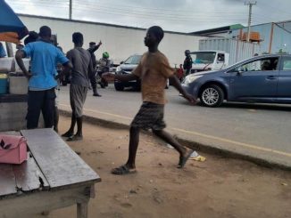Lagos Police Block Roads Near APC Secretariat Amid Protests